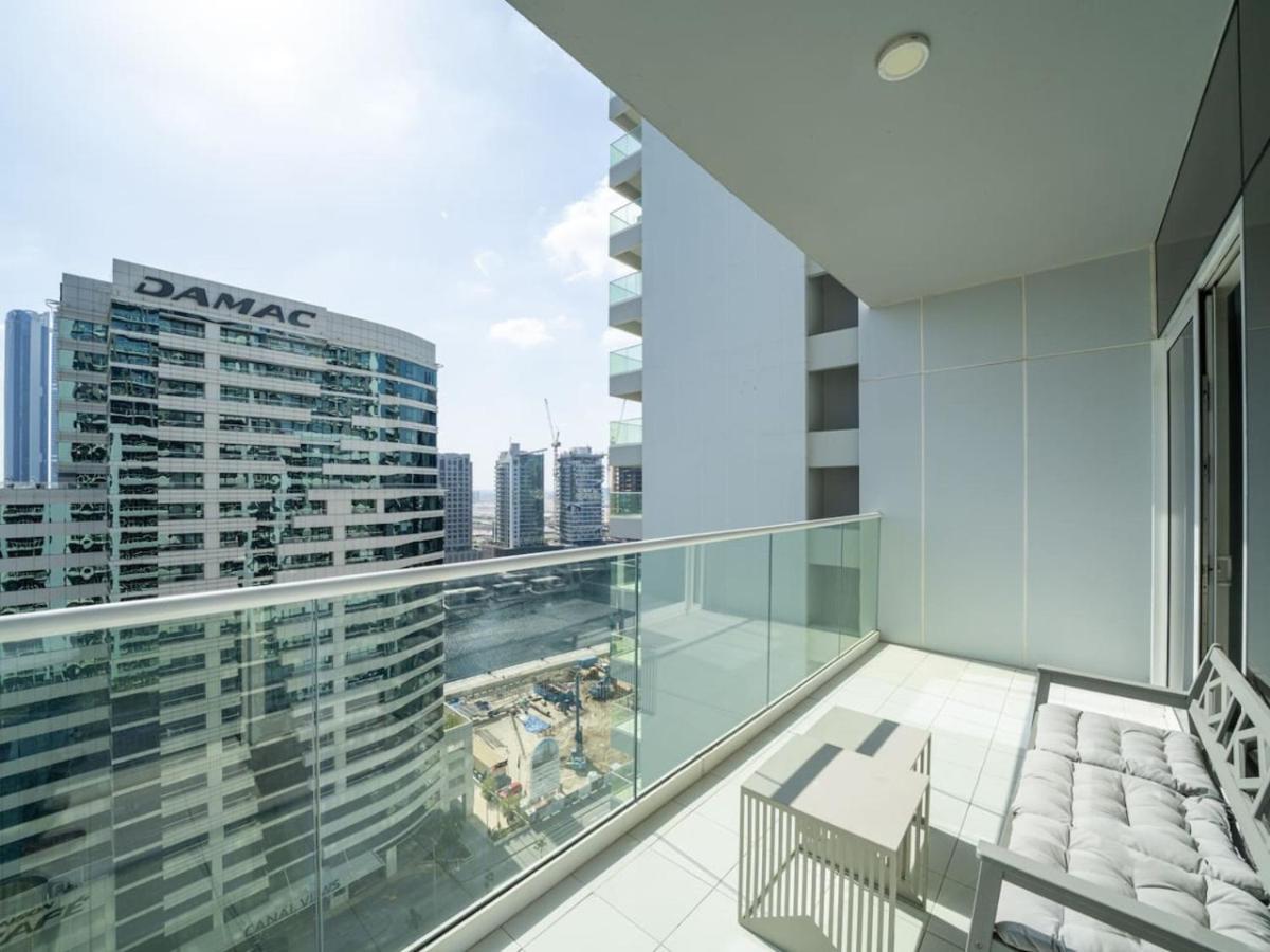 1 Bedroom Business Bay Bliss With A Canal View * Dubai